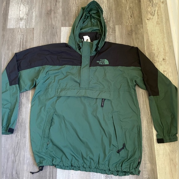 The North Face Men's Forest Green and Black Windbreaker - Picture 1 of 10